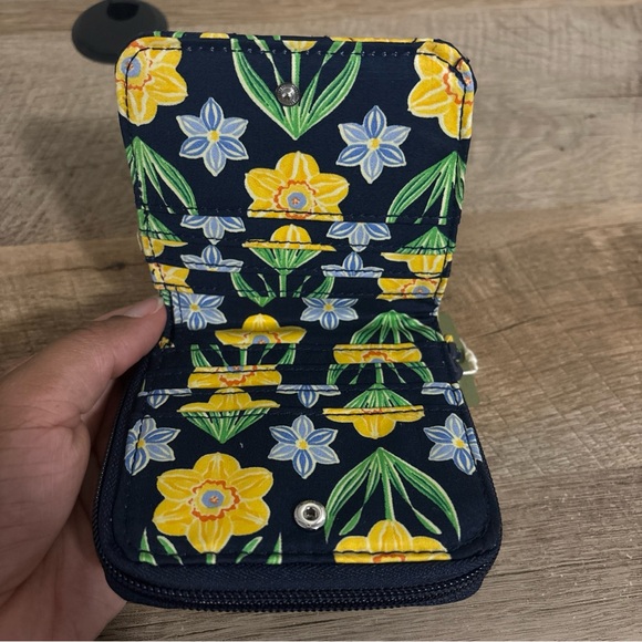 Vera Bradley Premium Cotton Small Zip-Around Wallet - Daffodils Print - NWT - Picture 2 of 6